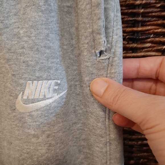 Nike Club Fleece Jogger Sweat Pants Medium Gray Swoosh Logo Athletic Loungewear - Picture 4 of 8